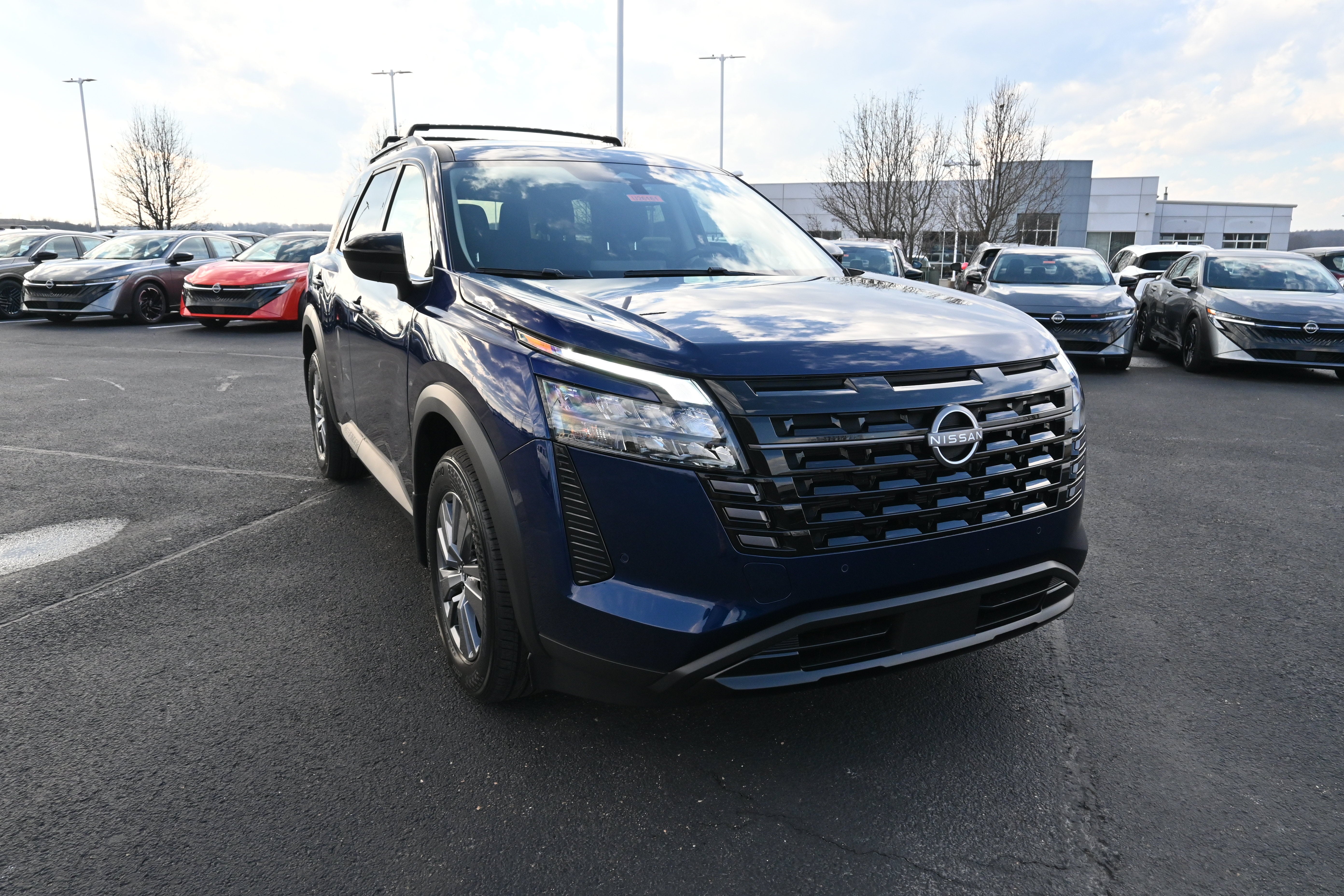 2026 Nissan Pathfinder — side profile view